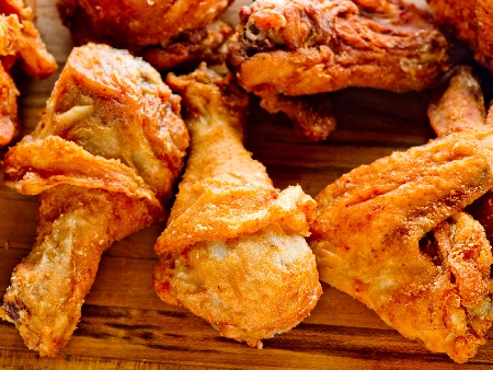 Пържени пилешки бутчета и крилца с горчица - снимка на рецептата